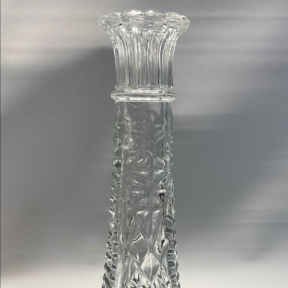 Vintage Crystal Accents Vase with Intricate Cut Glass Design - Picture 4 of 6